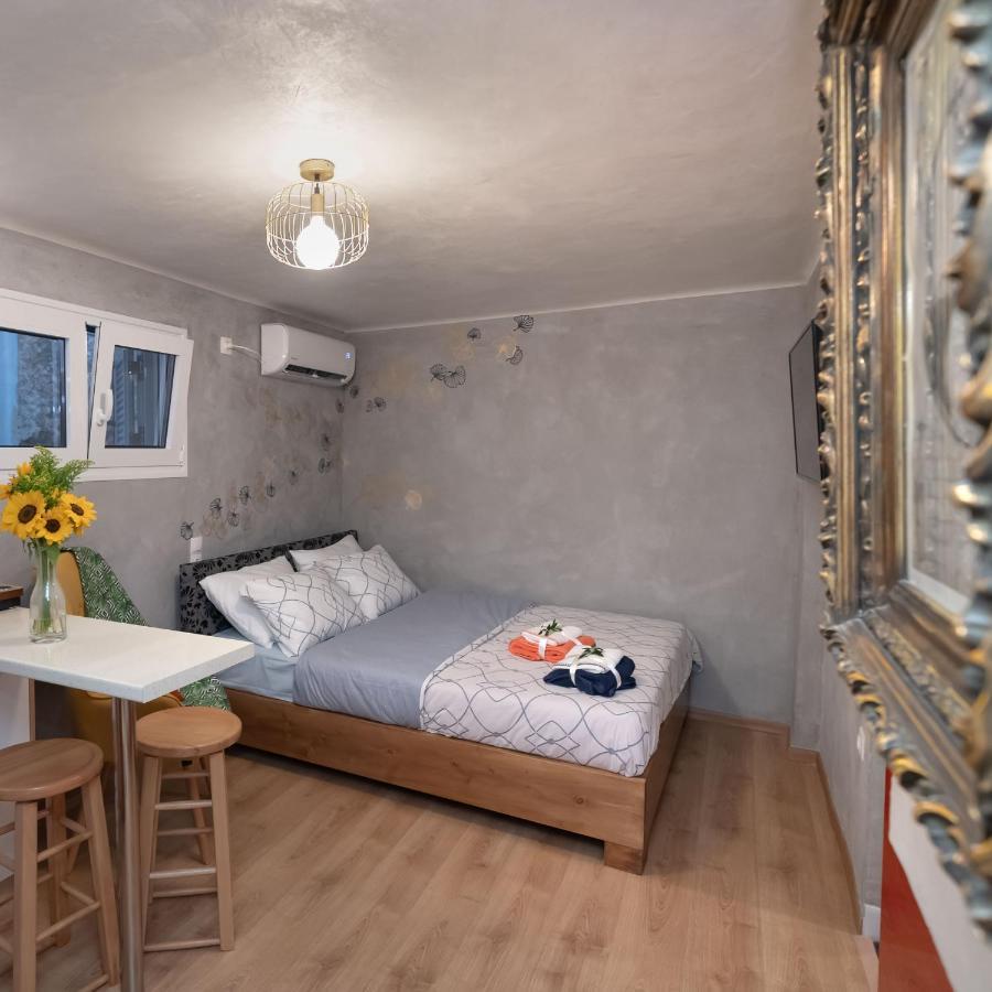 Cozy Tiny Apartment In The Heart Of Plaka Atene Esterno foto