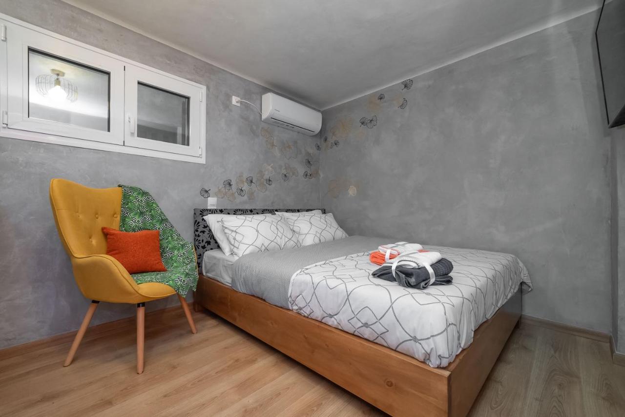Cozy Tiny Apartment In The Heart Of Plaka Atene Esterno foto