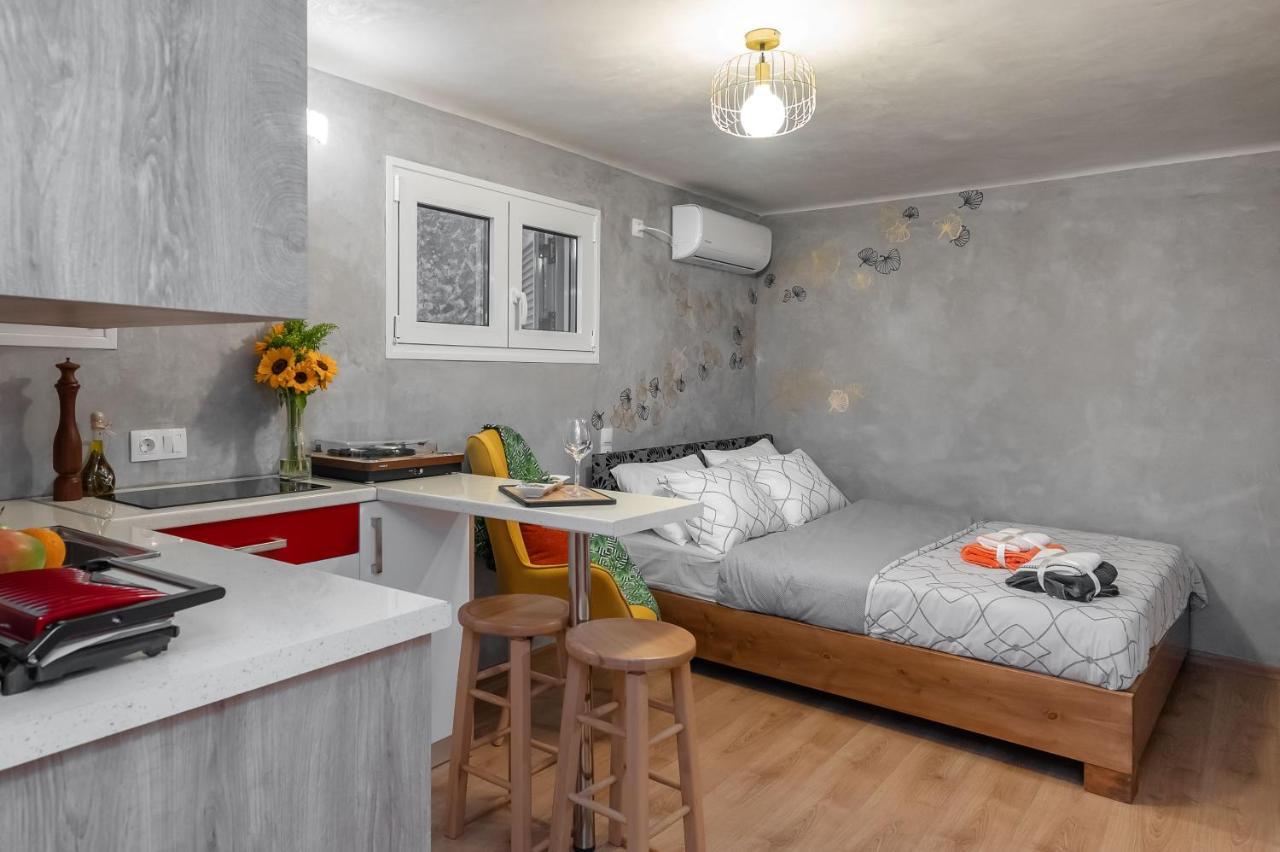 Cozy Tiny Apartment In The Heart Of Plaka Atene Esterno foto